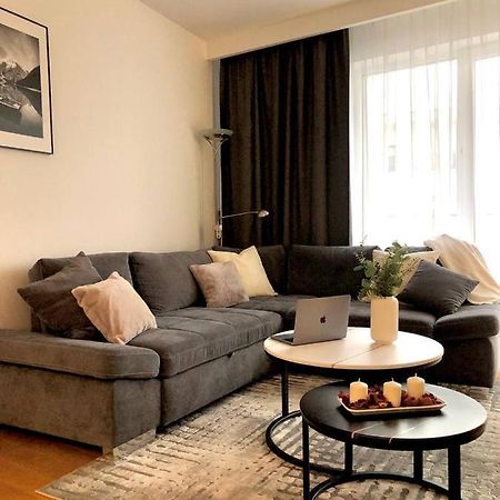 Apartaments Airport Okecie Premium Varşovia Exterior foto