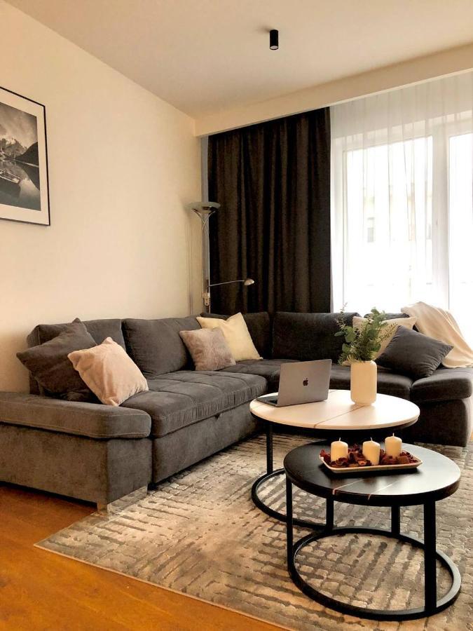 Apartaments Airport Okecie Premium Varşovia Exterior foto
