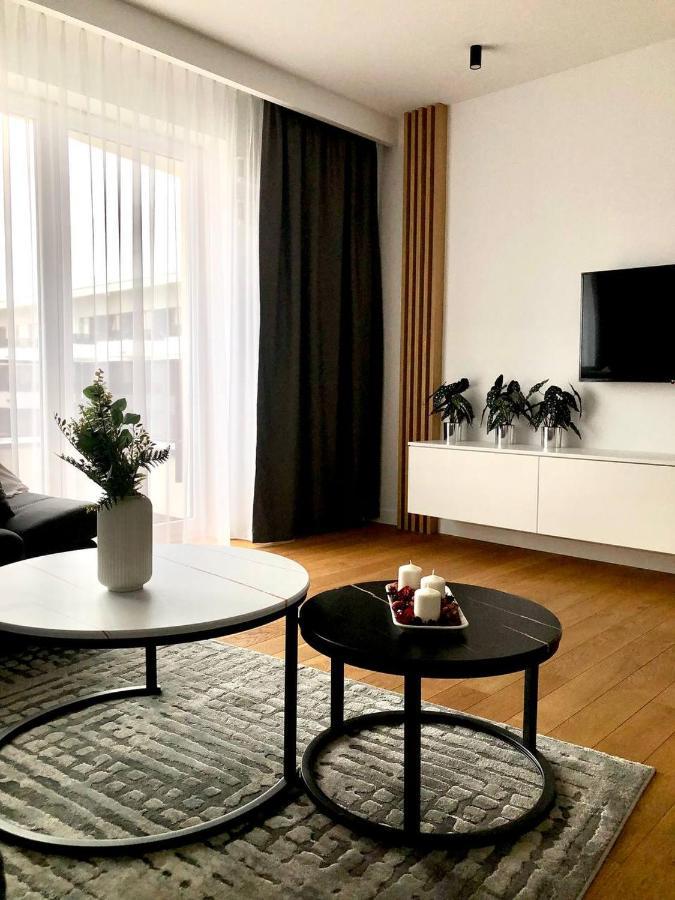 Apartaments Airport Okecie Premium Varşovia Exterior foto