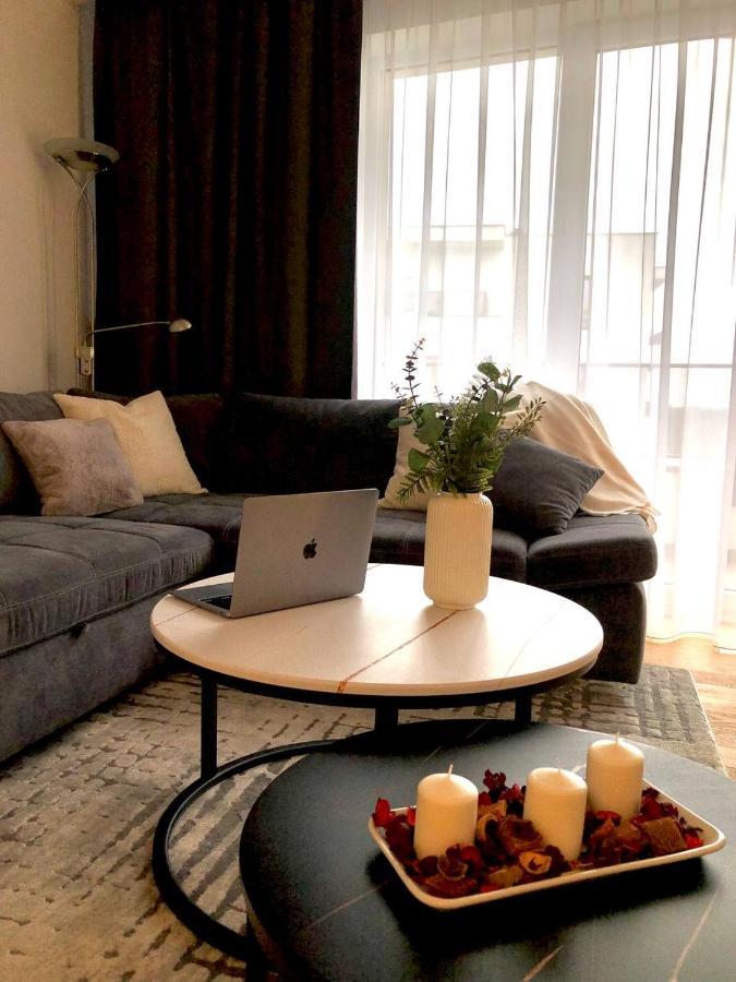 Apartaments Airport Okecie Premium Varşovia Exterior foto